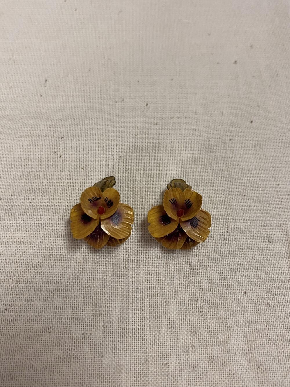 Oorclips, viooltjes