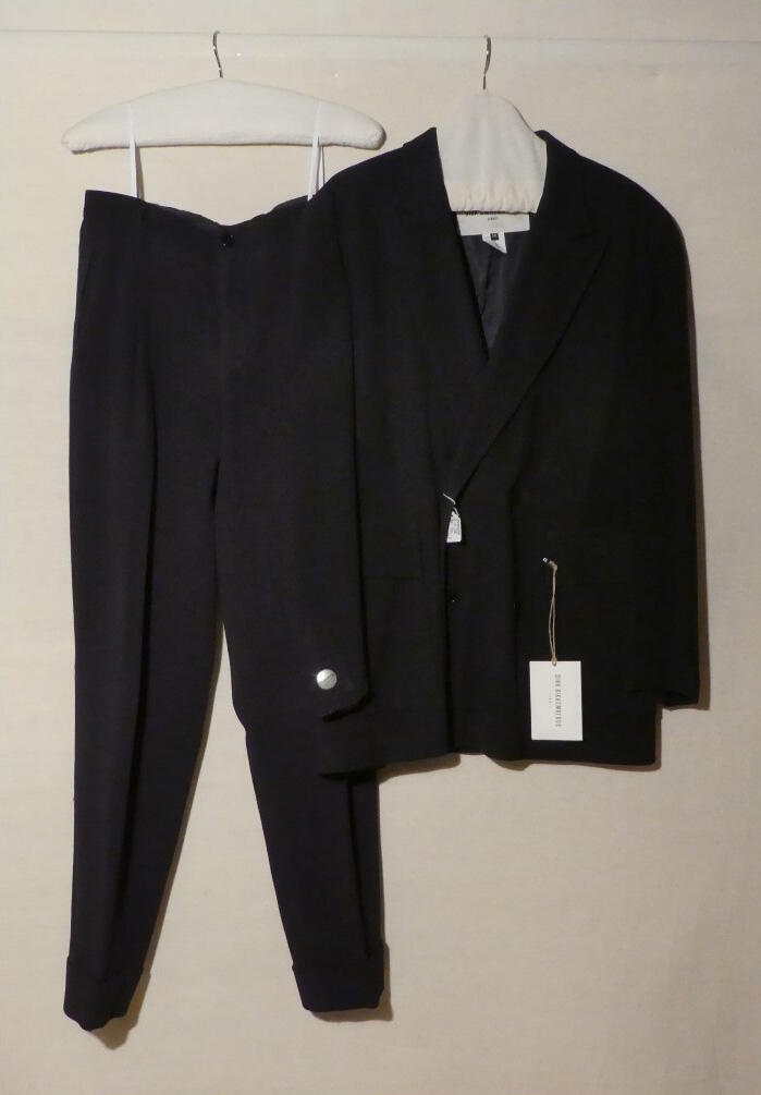 Kostuum (man) bestaande uit pantalon en colbert van donkerblauwe crêpe