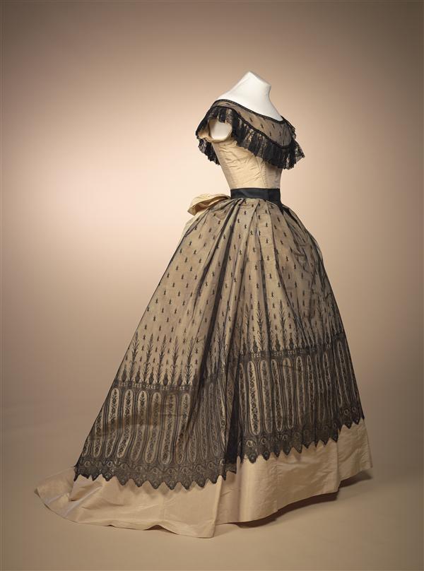Avondjapon, 'robe de bal'