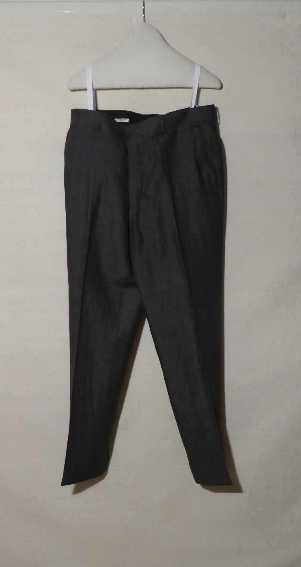 Pantalon (man) van antraciet gemêleerd linnen, behorende tot pak