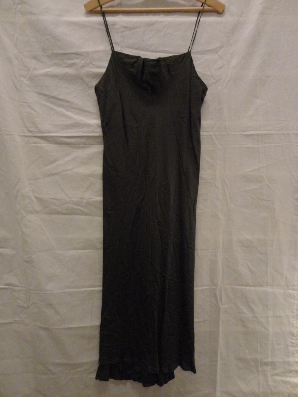 Jurk van donkergroene glanzende rayon met spaghettibandjes