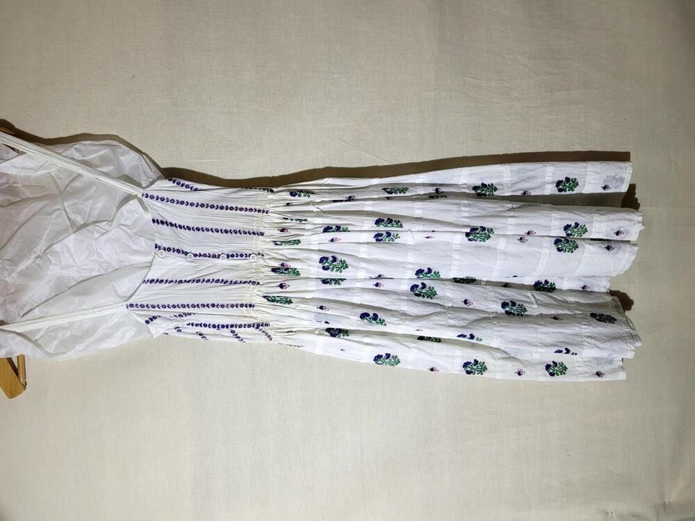 Jurk, mouwloze zomerjurk met schouderbandjes, van witte katoen bedrukt met bloemboeketjes,