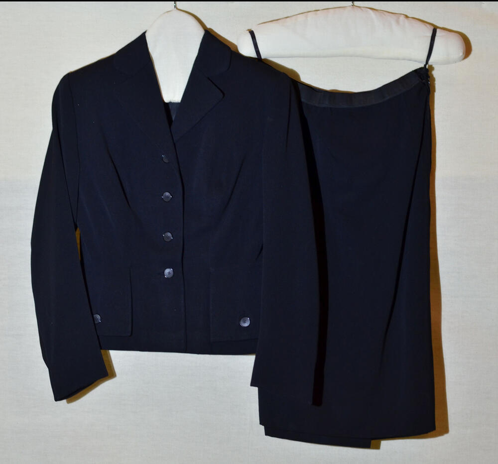 Tailleur, bestaande uit jasje en rok