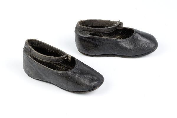 Een paar kleuterschoentjes