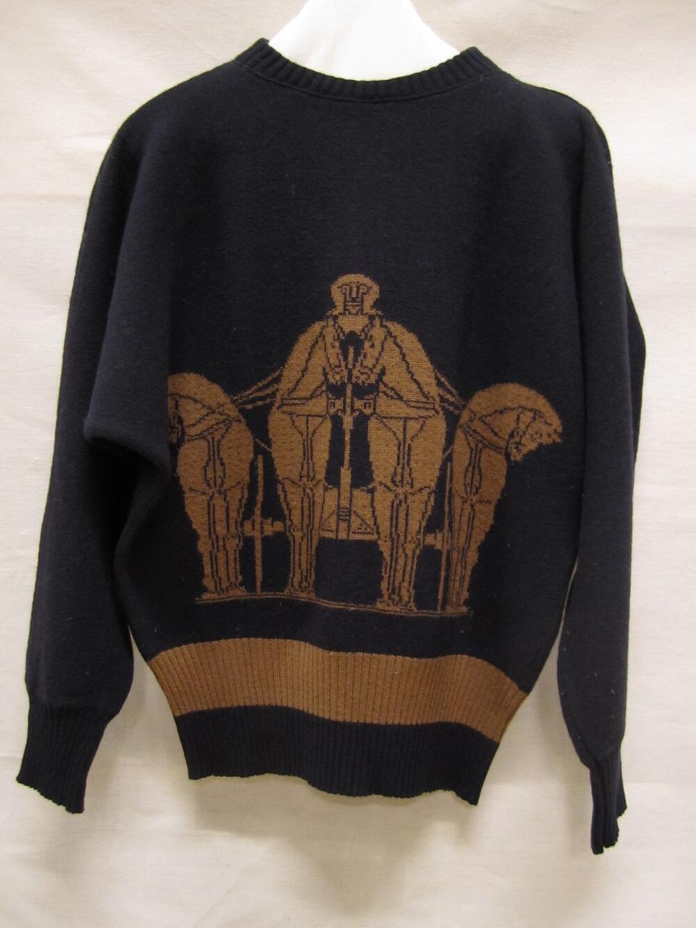 Trui (man) van machinaal gebreide donkerblauw wollen tricot met ingebreid beige motief van…