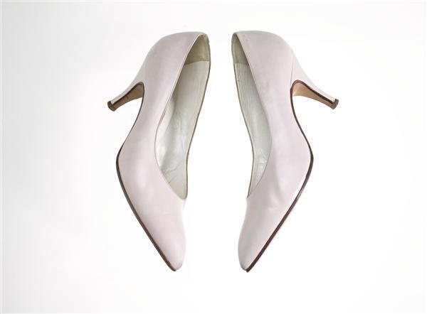 Een paar vrouwenschoenen