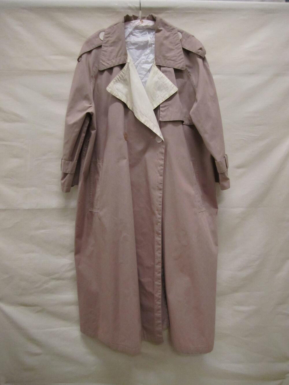 Zandkleurige lange jas  van katoen met beige beleg bij revers, model trenchcoat