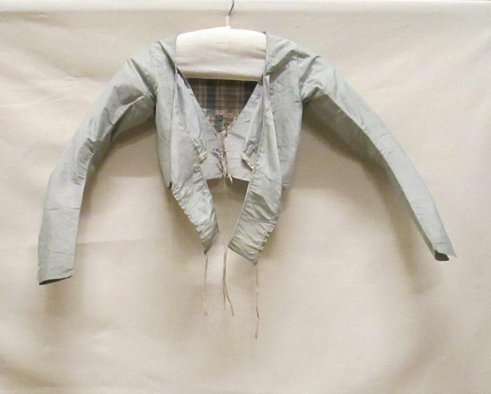 Japonlijfje van lichtblauwe/beige tafzijde met paars changeanteffect