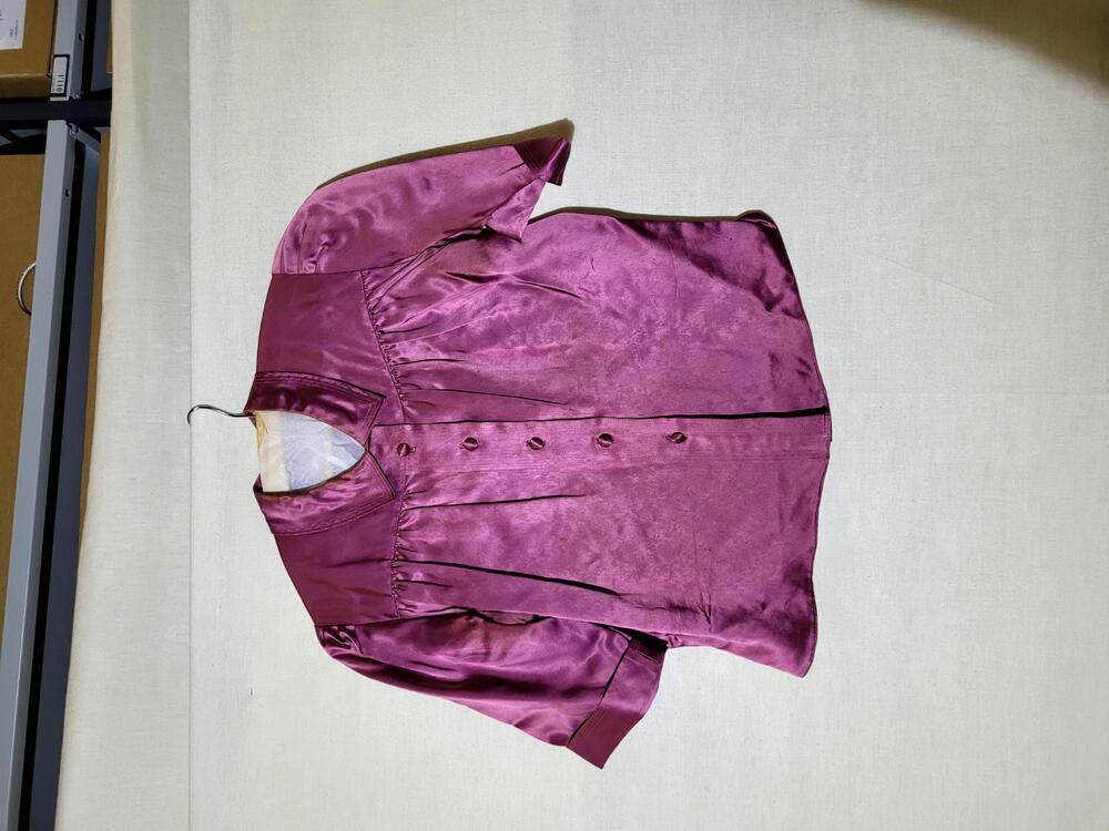 Blouse van roze satijn, mengweefsel van zijde en katoen