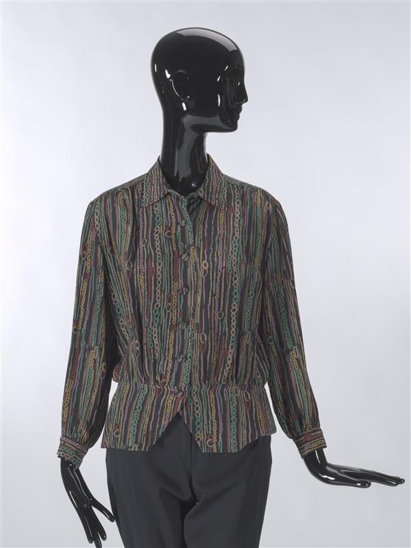 Blouse, zwarte zijde met schakelprint in rood/beige/paars/groen/geel