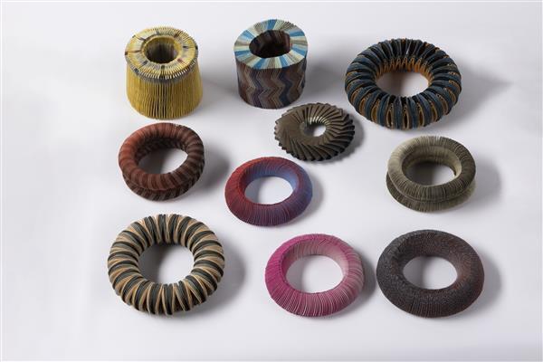 Tien armbanden