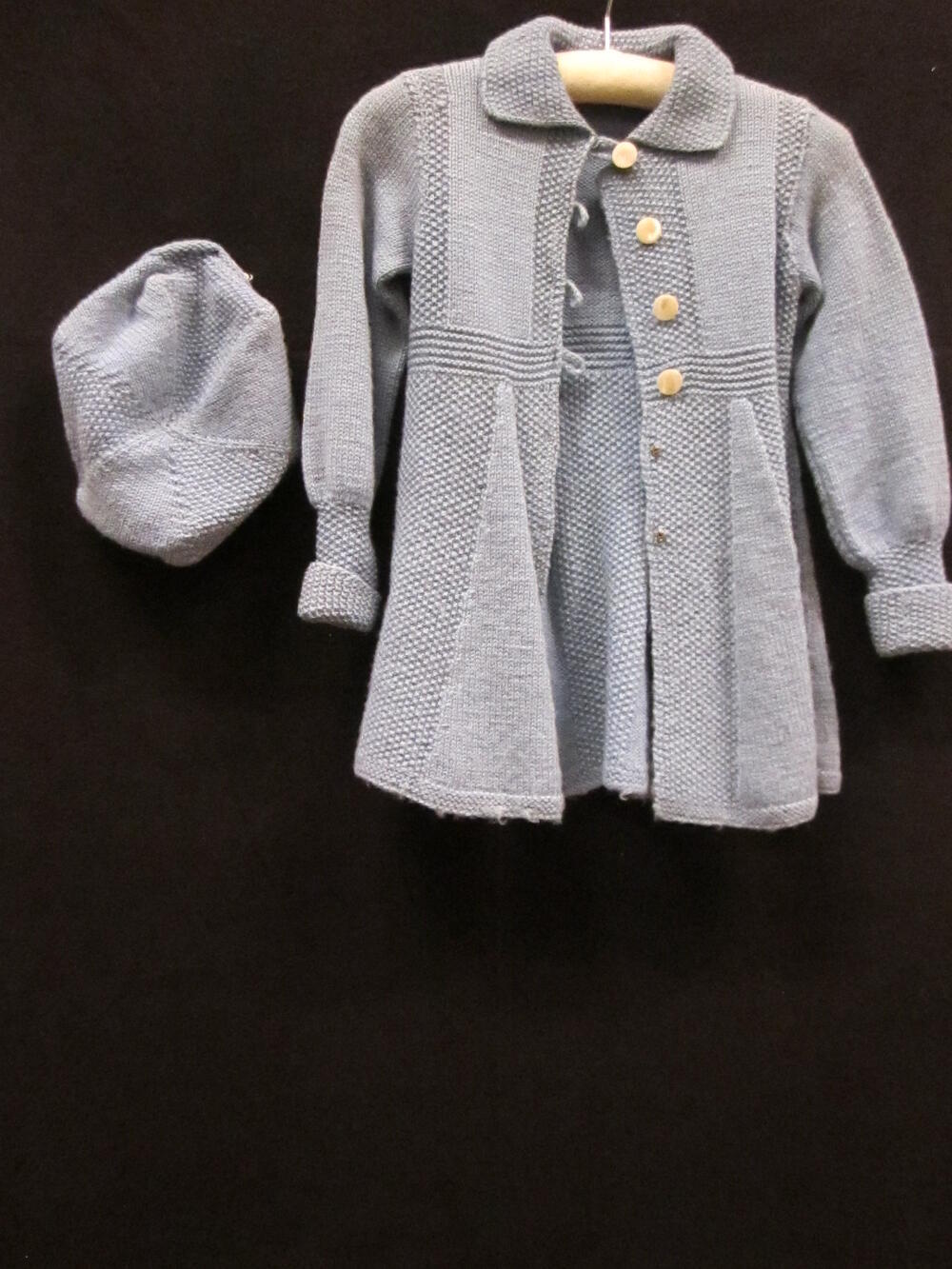 Kinderjasje met bijpassende baret