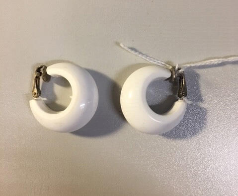 Oorclips, ringen van wit kunststof