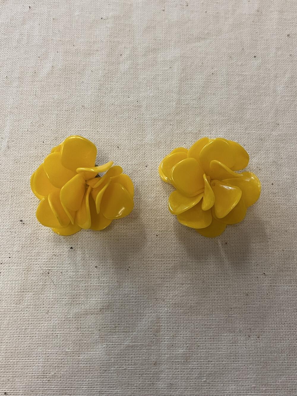 Oorclips, gele 'blaadjes'