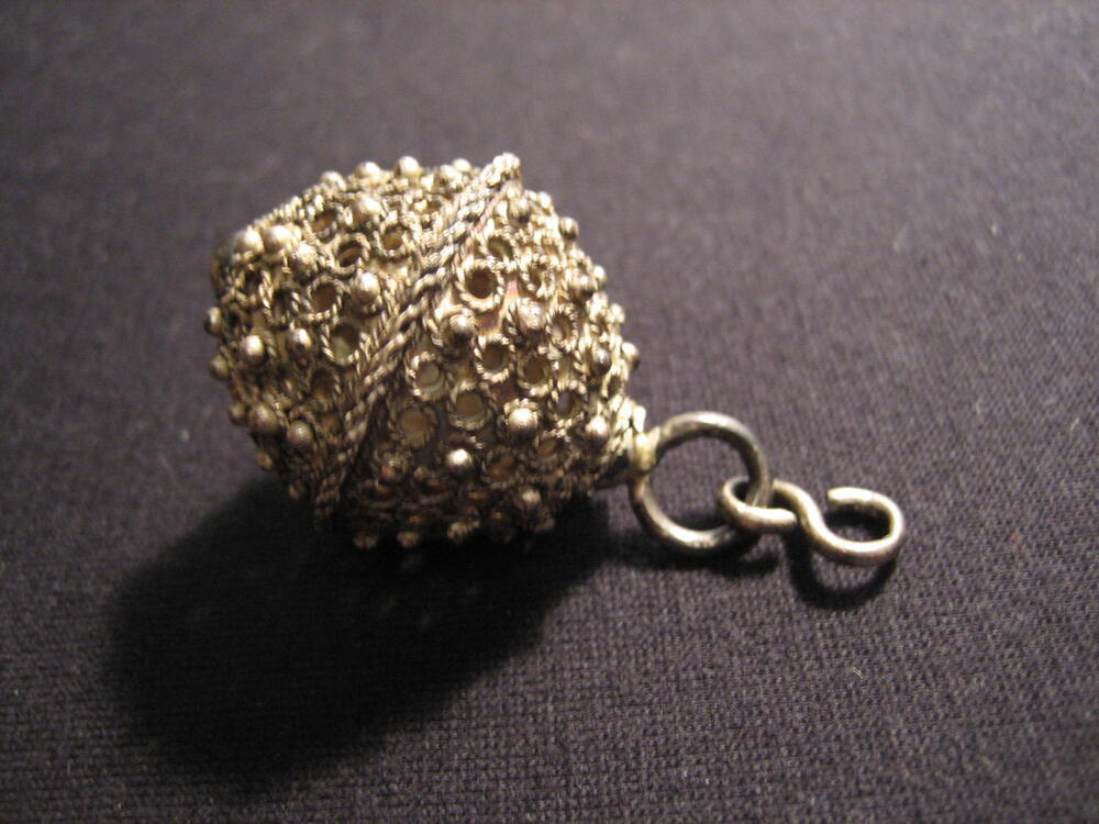 Knoop. 'Blemptjesknoop'. Zilver