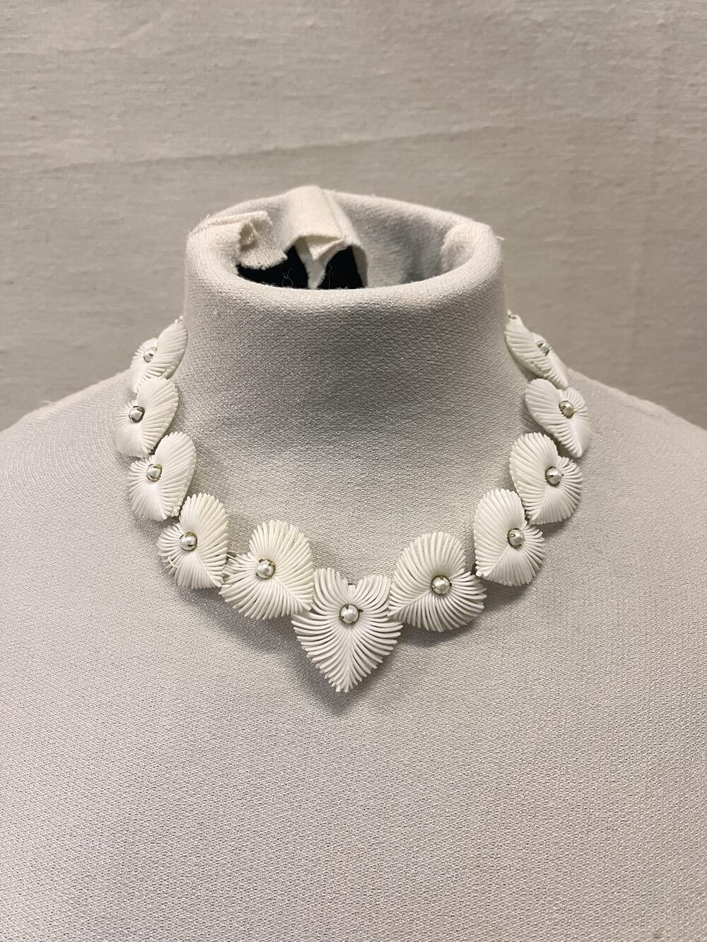 Kinderketting, witte hartjes