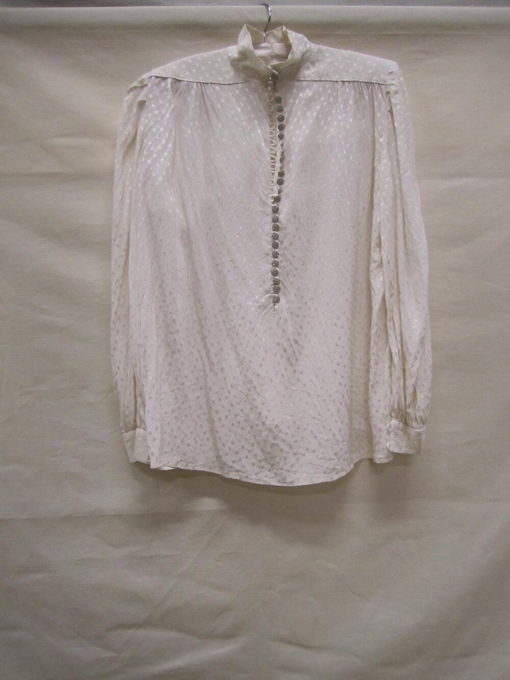 Blouse van crèmekleurige zijde met ingeweven stippelmotief, onderdeel van ensemble