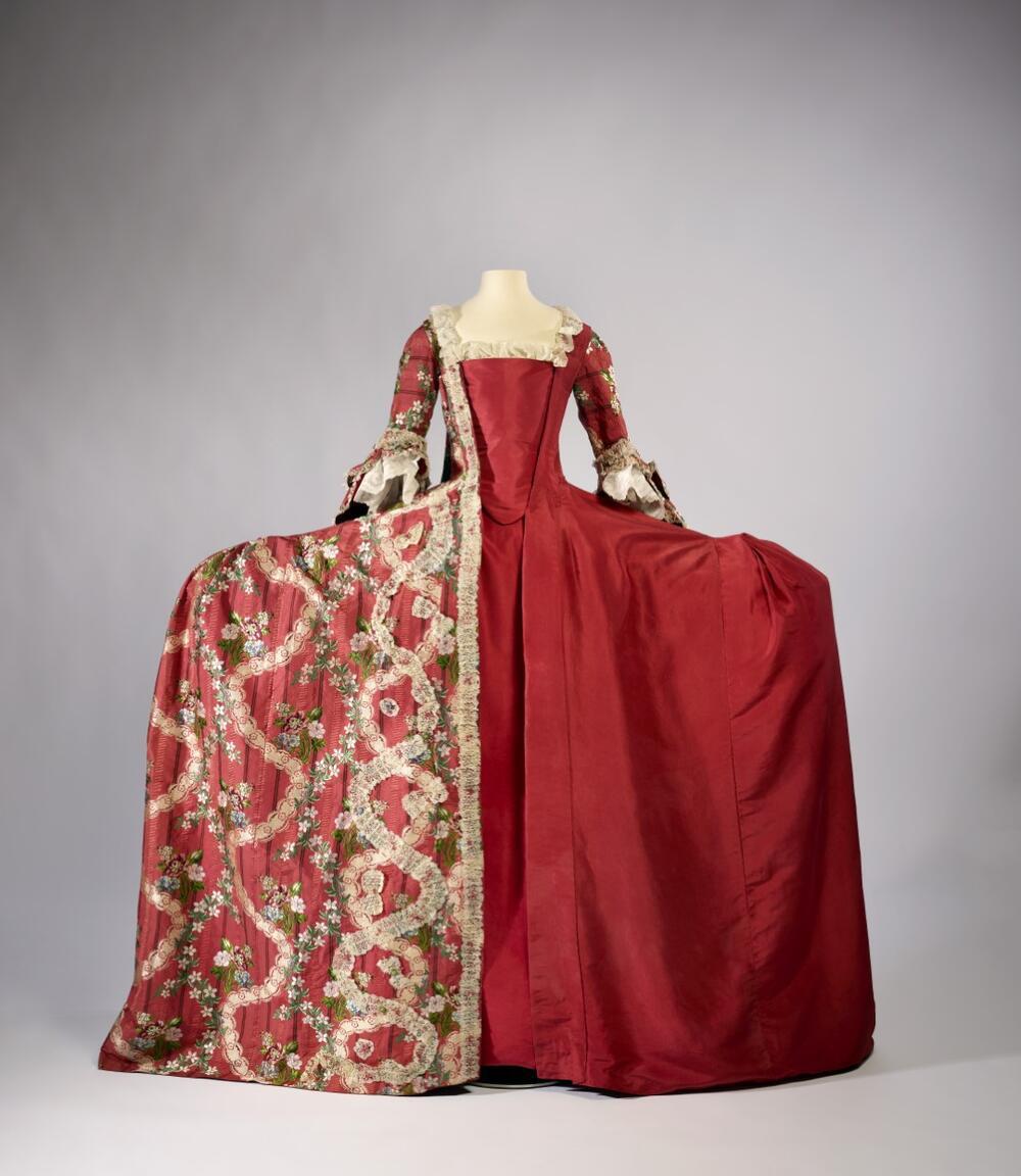 Incompleet overkleed van robe à la française