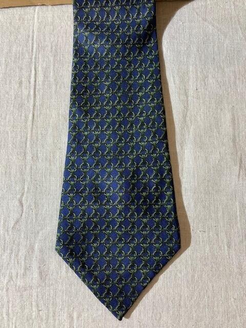 Das, zijde, met print met metalen kettingen in kruisvormen, 1 met blauw fond en donkergroene print