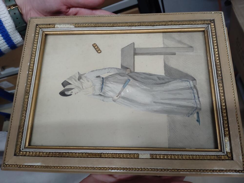 Tekening in aquarel. Dame met luifelhoed, shawl en waaier