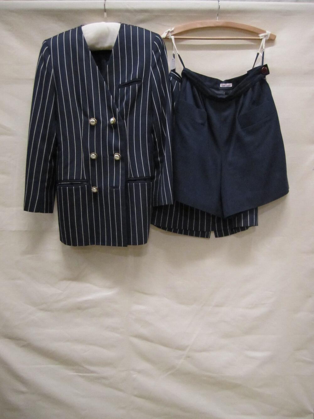 Ensemble van jeans blauwe katoenmenging met witte streep, bestaande uit jasje, rok en bermuda