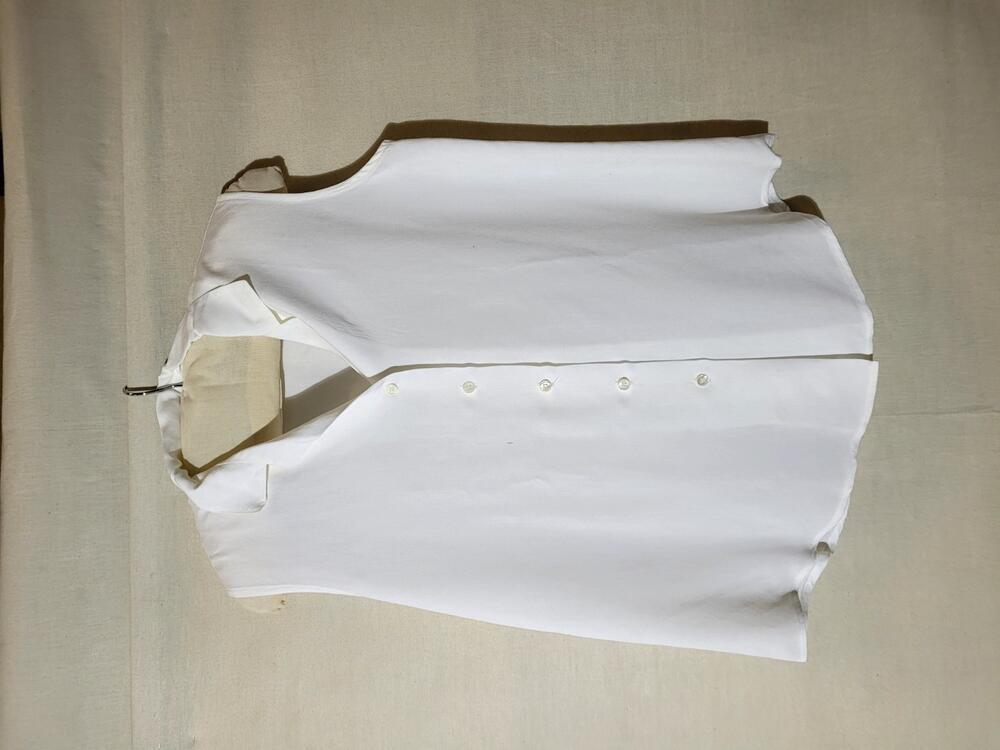Blouse van witte viscose, mouwloos model