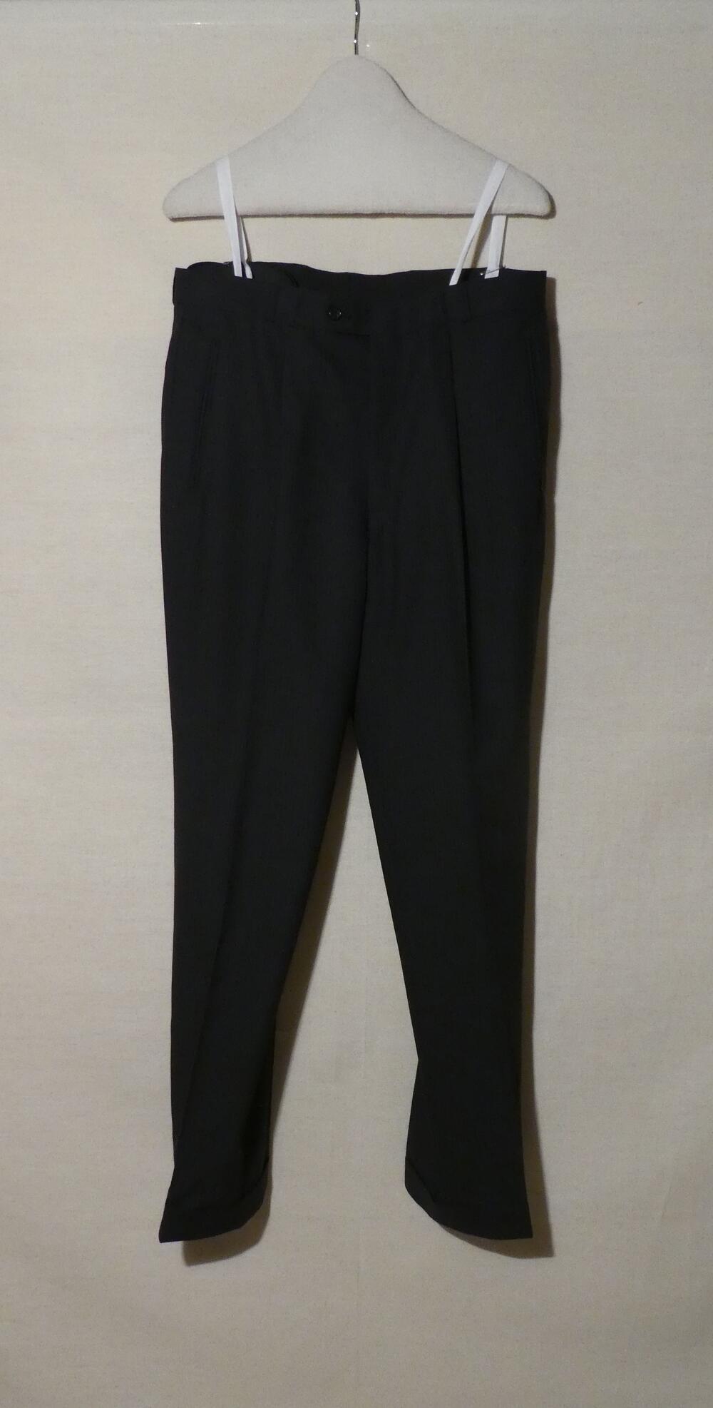 Pantalon (man) van antracietgrjize lichtgewicht kamgaren scheerwol met ingeweven koningsblauwe…