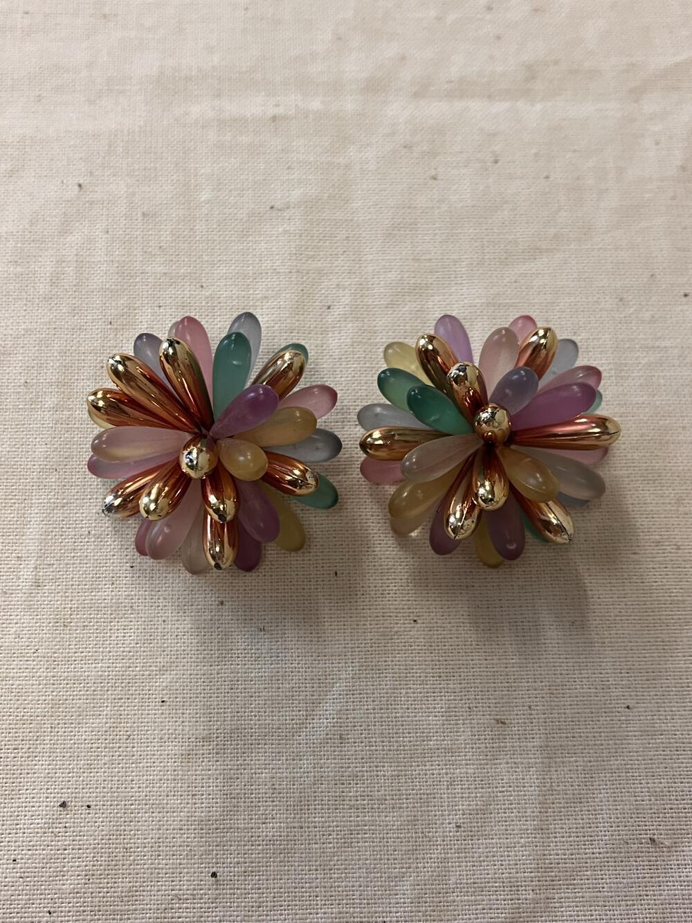Oorclips, druppelvormen van kunststof in goud/roze/groen/geel/blauw