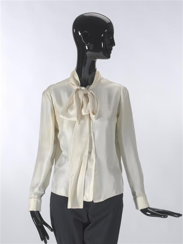 Blouse, crèmekleurige zijde