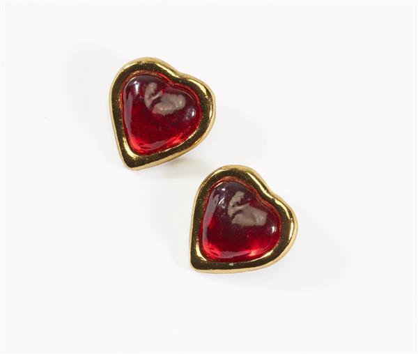 Twee broches