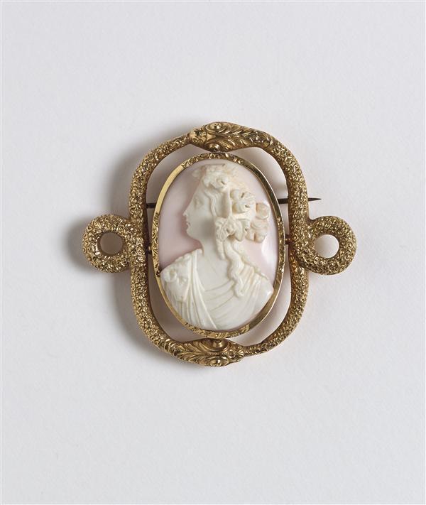 Broche