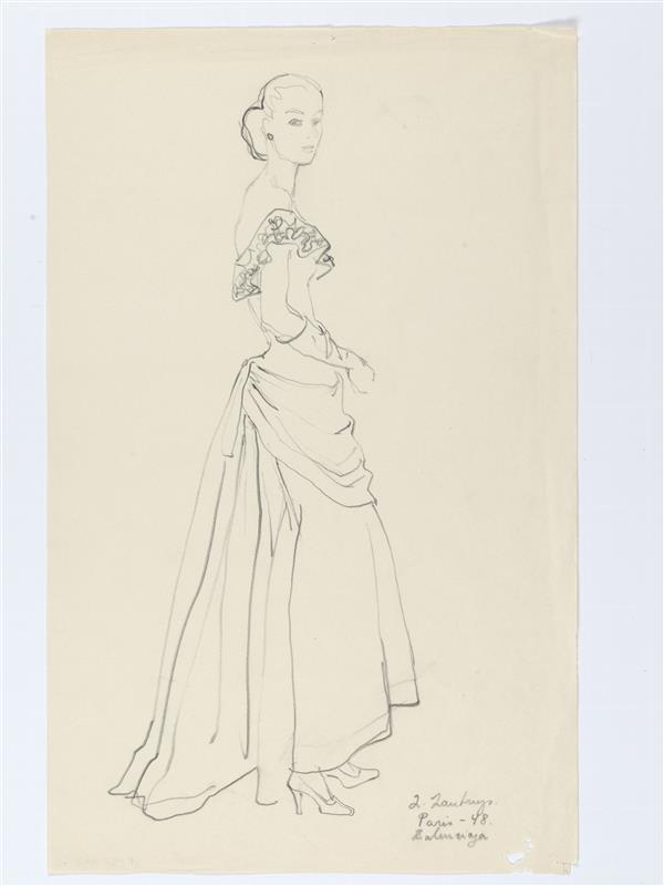 Tekening van staande vrouwfiguur van rechts opzij gezien. Gekleed in avondjurk met schoudervolant,…