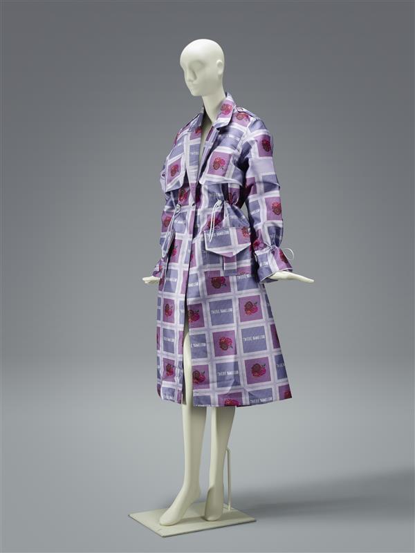 Kitchentable trenchcoat
