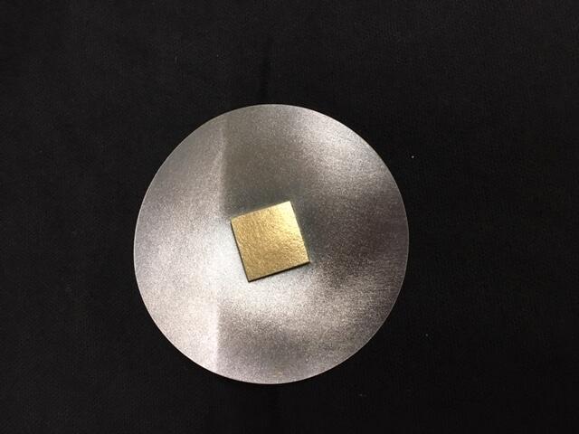 Broche, J8907