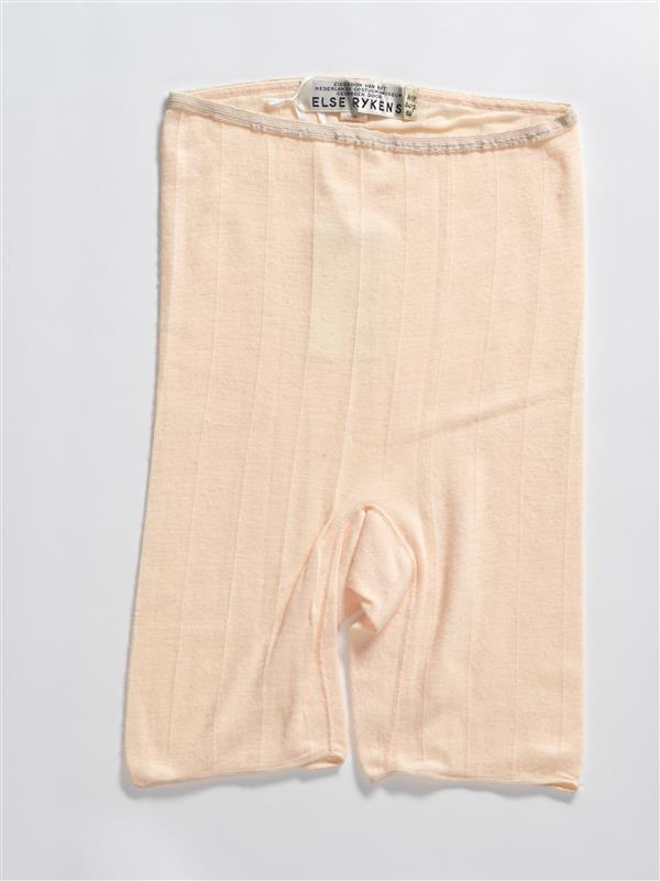 Onderbroek van roze nylontricot
