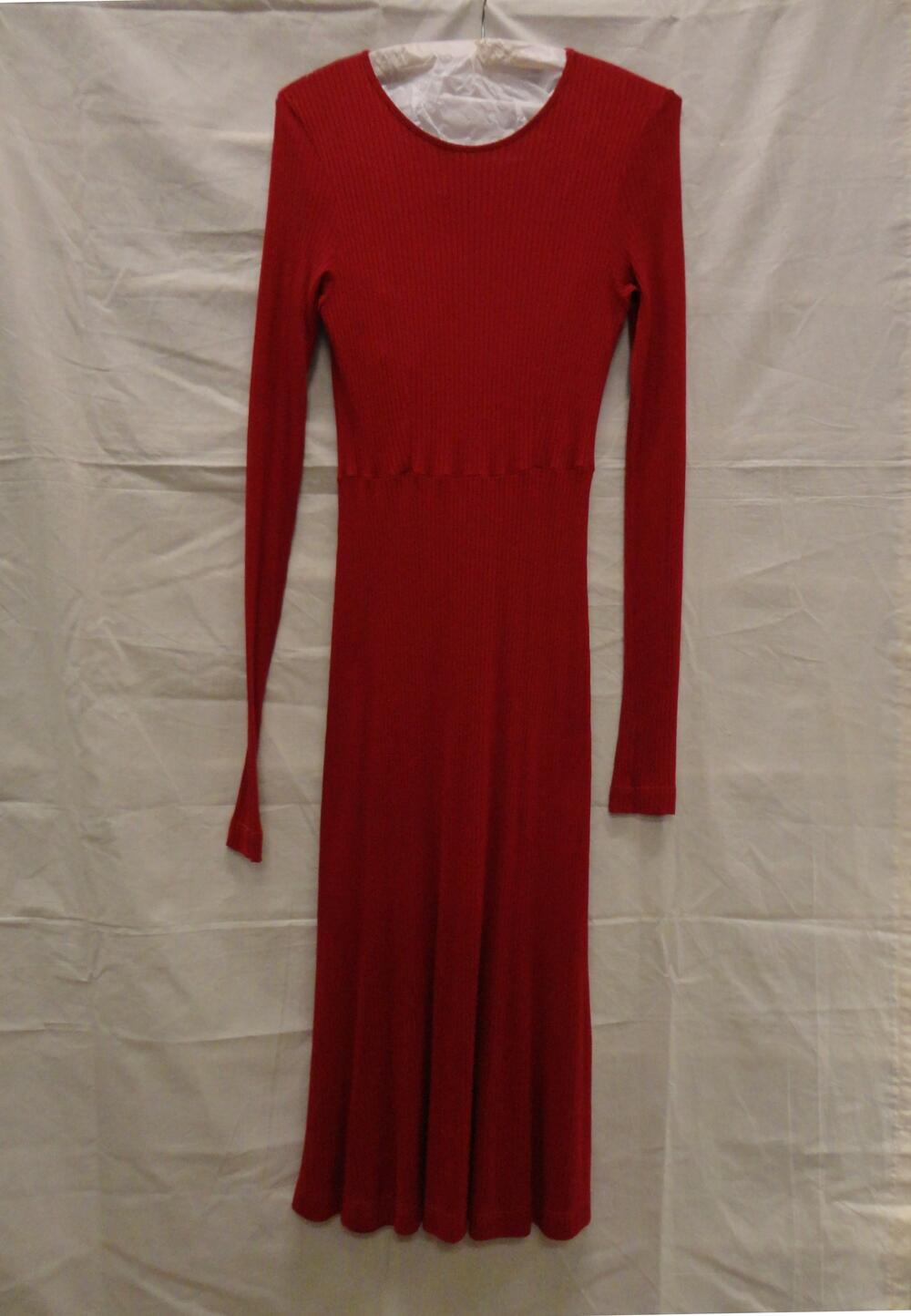 Jurk, lang model, rood tricot van modalgaren met ingebreide lengteribbel