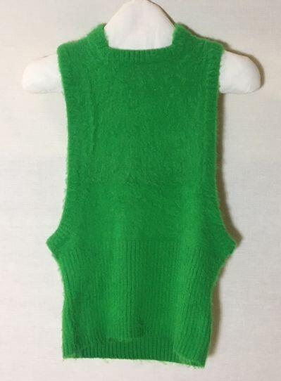 Spencer of mouwloze trui knalgroene tricot van geruwd acryl, mouwloos model met vierkante halslijn…