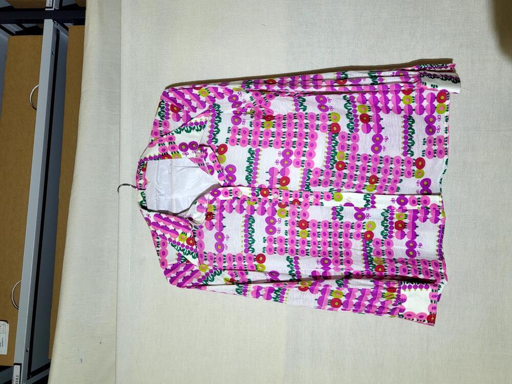 Blouse, wit katoenen tricot bedrukt met gestileerde bloemmotieven in roze, paars, rood en groen