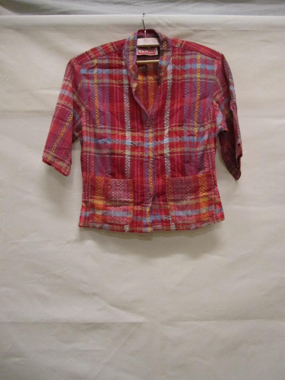 Blouse van veelkleurig katoen, 'folklorelook' in rood- en rozetinten met geel en blauw