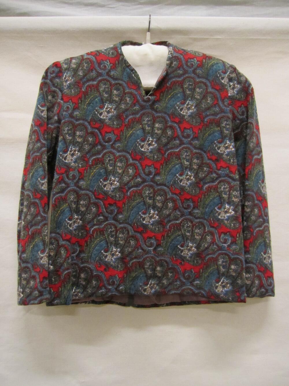 Set van blouse en baret van bedrukte mohairtricot met Indiase fantasiemotieven in rood groen, blauw…