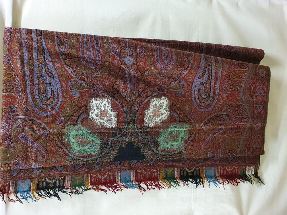 Kashmirshawl in donkerrood/lila met zwarte spiegel