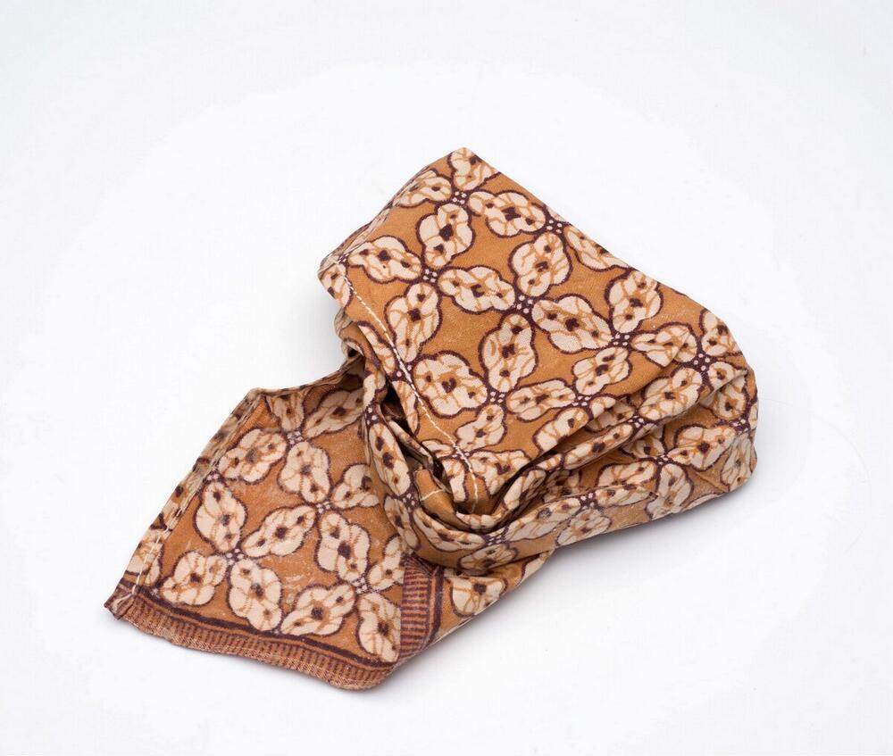 Model van een Surinaams-Creoolse hoofddoek