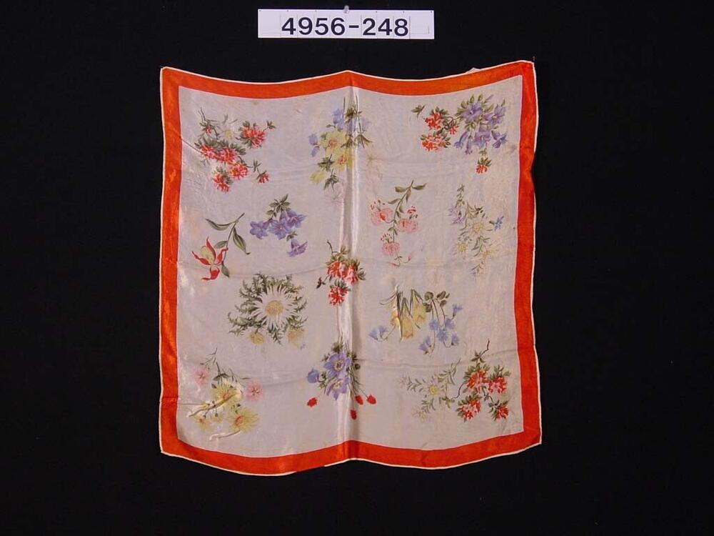 Versierde vrouwenhoofddoek