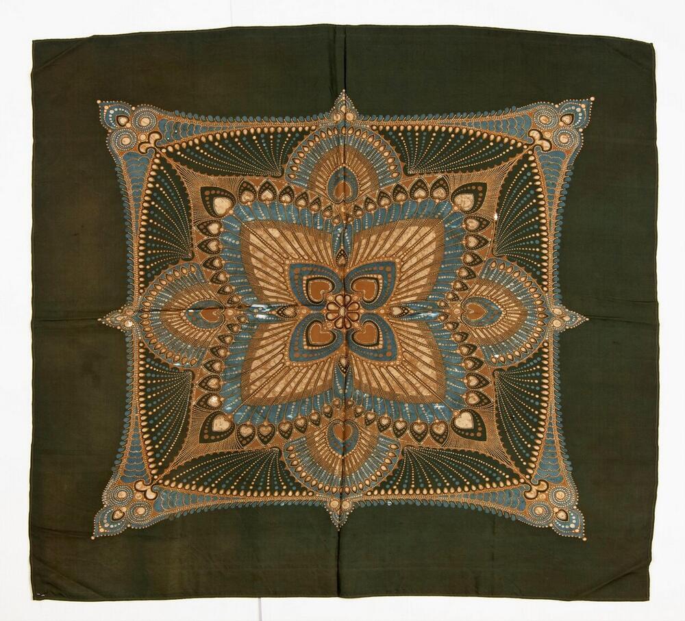 Gebatikte zijden shawl door Chris Lebeau