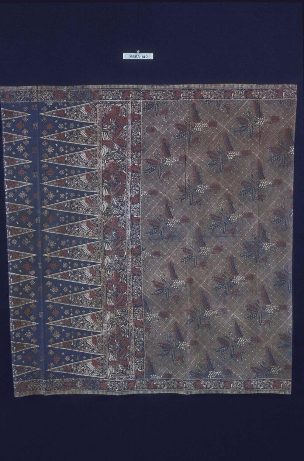 Kokerrok met bloemen en fabelvogels op geometrische achtergrond