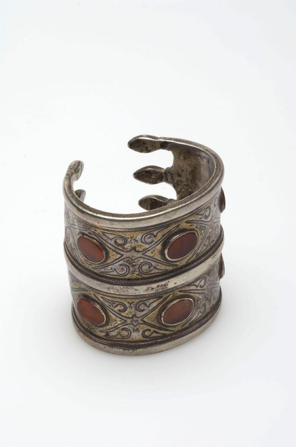 Zilveren armband met goud en carneool versierd