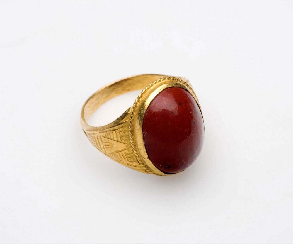 Gouden ring met bloedsteen