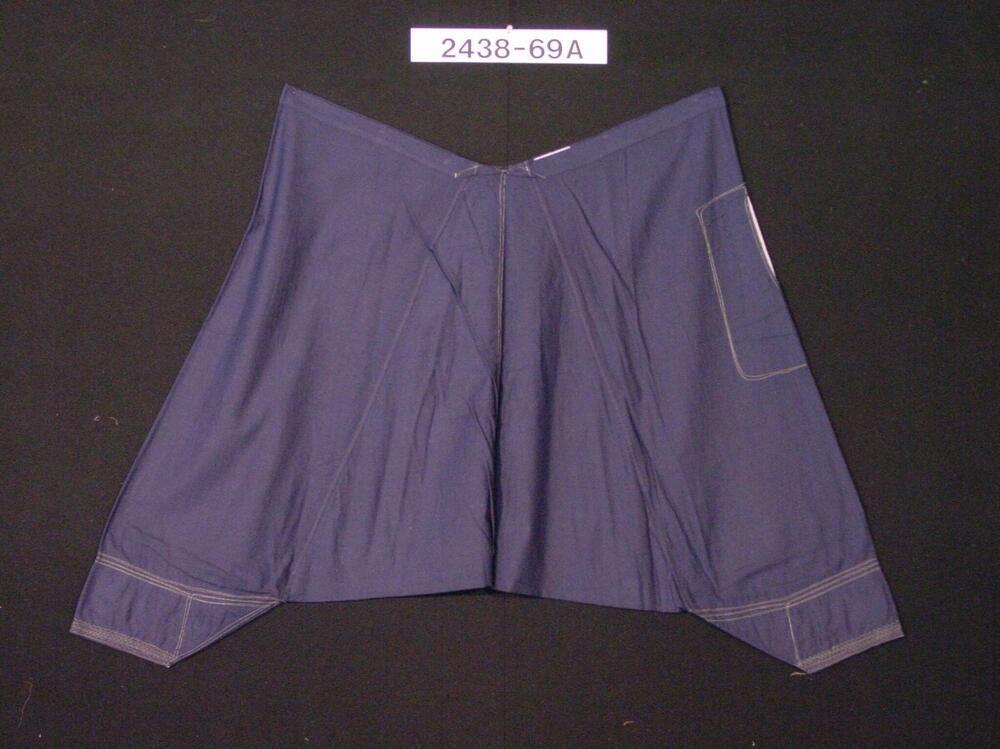 Wijde blauwe katoenen broek behorend bij een mannenkostuum