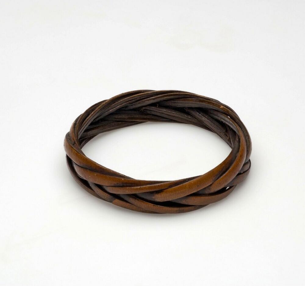 Armband van gevlochten rotan