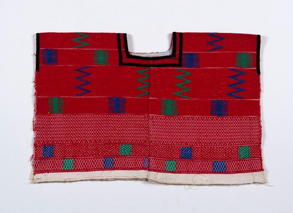 Rode huipil met geometrische motieven